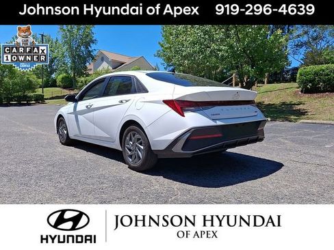 Used 2025 Hyundai Elantra Hybrid FWD image 22