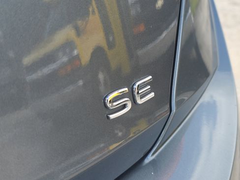 Used 2022 Volkswagen Jetta SE w/ Panoramic Sunroof Package FWD image 11