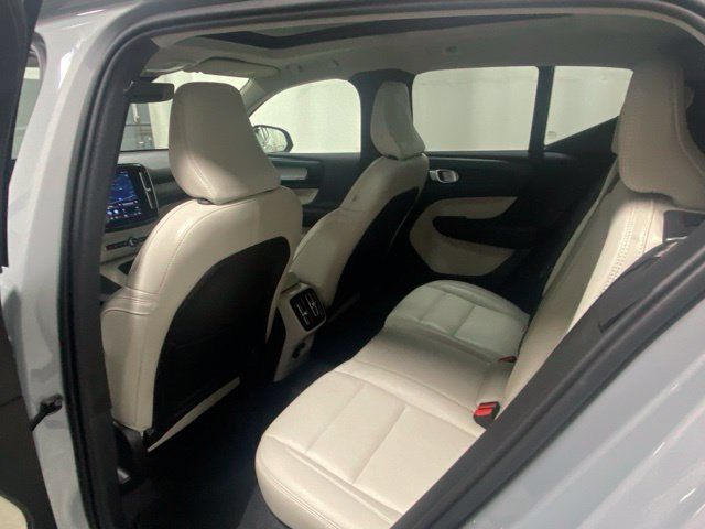 Certified 2026 Volvo XC40 B5 Plus AWD/4WD image 13