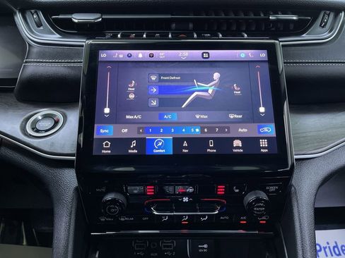 Used 2024 Jeep Grand Cherokee Limited image 24