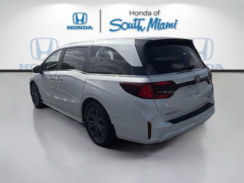 New 2026 Honda Odyssey Touring image 5