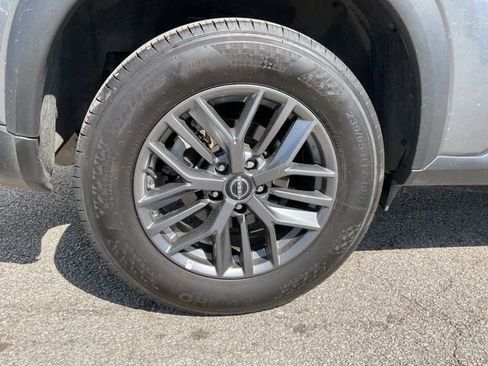 Used 2024 Nissan Rogue S AWD/4WD image 11