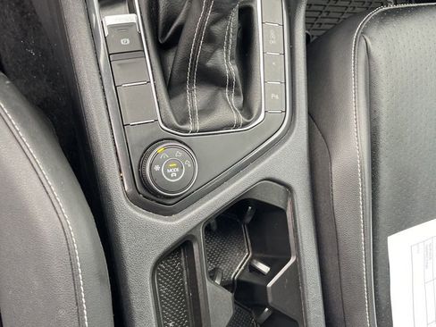 Used 2022 Volkswagen Tiguan SE R-Line AWD/4WD image 12