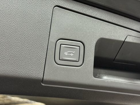 New 2025 Cadillac XT4 Premium Luxury image 38