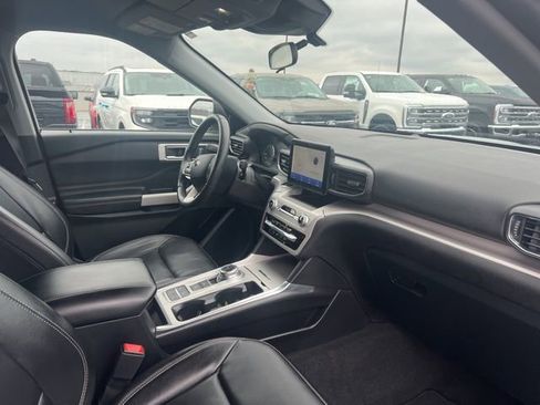 Used 2024 Ford Explorer XLT w/ Equipment Group 202A image 5