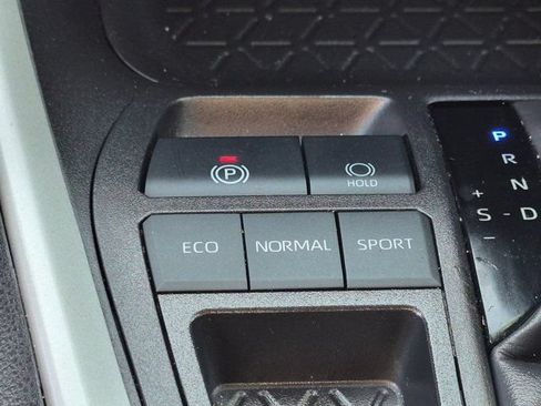 Used 2025 Toyota RAV4 XLE FWD image 21