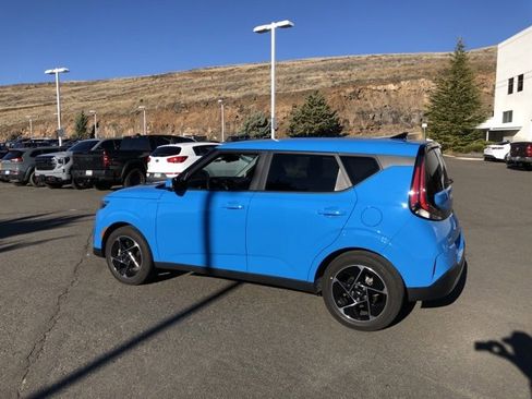 Used 2025 Kia Soul EX image 11