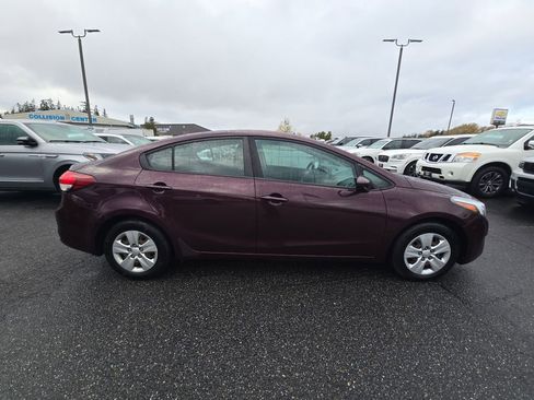 Used 2017 Kia Forte LX image 3