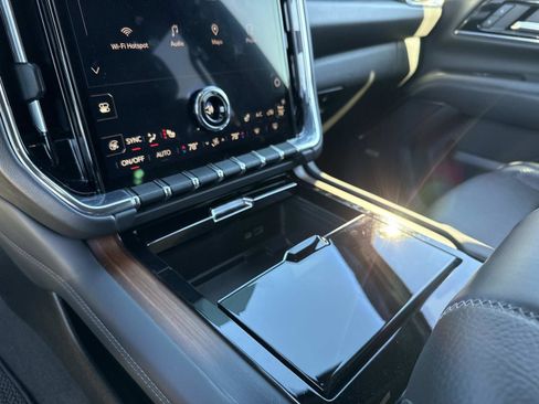 Used 2025 GMC Yukon Denali image 32