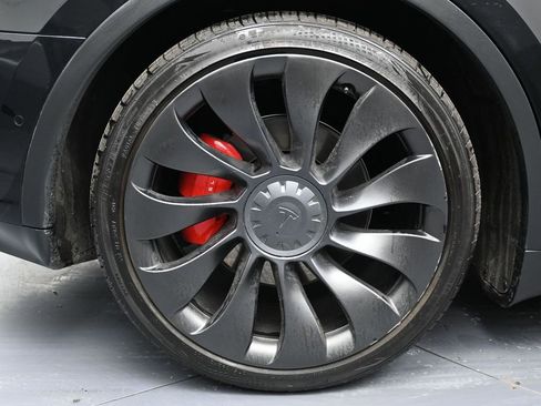 Used 2022 Tesla Model Y Performance image 10