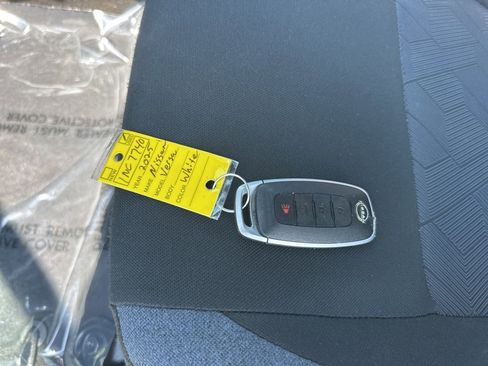 Used 2025 Nissan Versa SV image 30