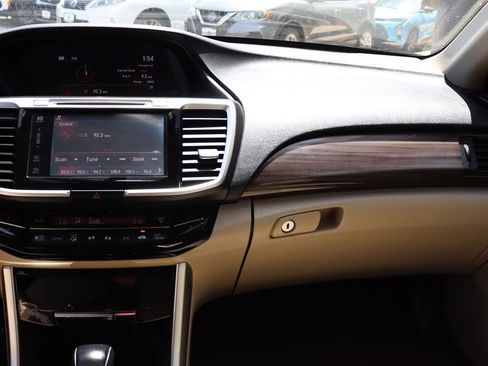 Used 2017 Honda Accord EX-L image 44