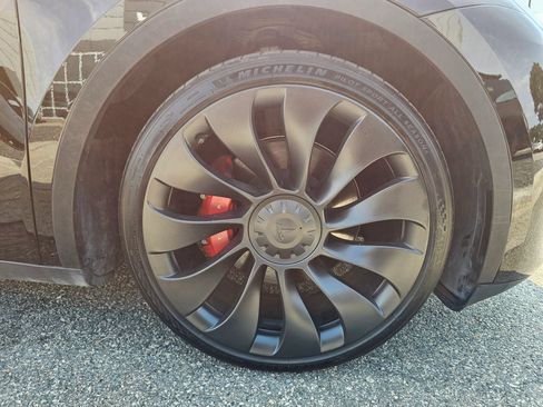 Used 2023 Tesla Model Y Performance AWD/4WD image 31