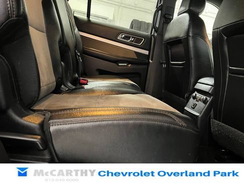 Used 2017 Ford Explorer XLT w/ Equipment Group 202A FWD image 28