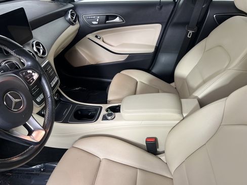 Used 2019 Mercedes-Benz GLA 250 250 image 4