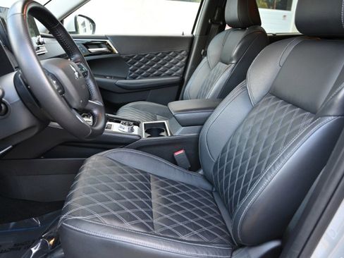 Used 2023 Mitsubishi Outlander SEL image 17