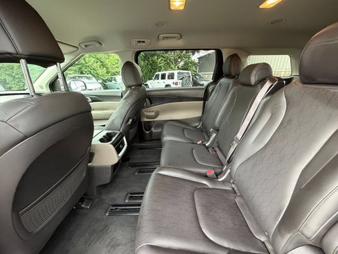 Used 2026 Kia Carnival FWD image 25