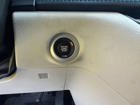 Used 2021 Chrysler Pacifica Touring-L FWD image 20