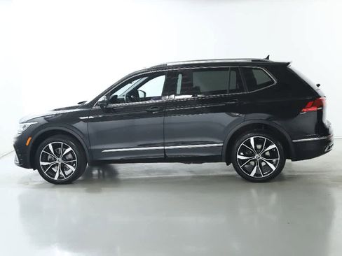 Certified 2022 Volkswagen Tiguan SEL R-Line image 41
