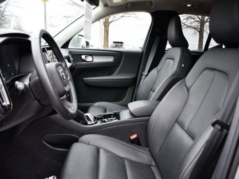 Certified 2023 Volvo XC40 B5 Plus w/ Protection Package Premier image 14