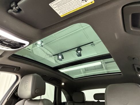 Certified 2023 Porsche Macan image 35