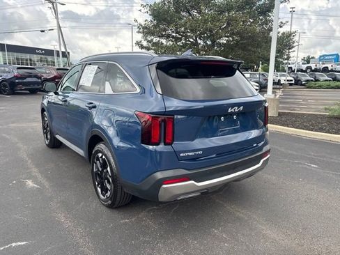 Used 2024 Kia Sorento S w/ Panoramic Sunroof Package FWD image 9