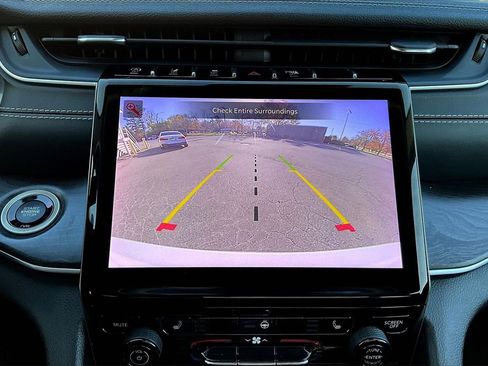 Used 2023 Jeep Grand Cherokee L Limited w/ Black Appearance Package image 13