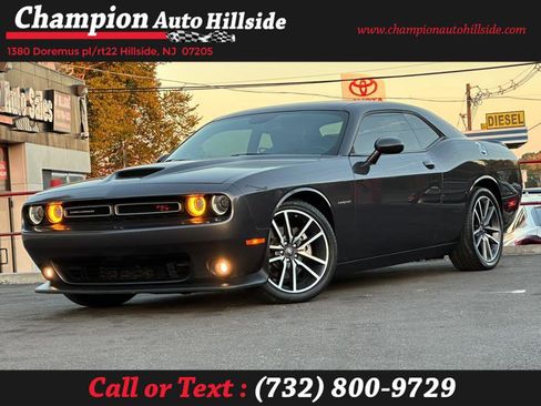 Used 2022 Dodge Challenger R/T w/ Plus Package image 1