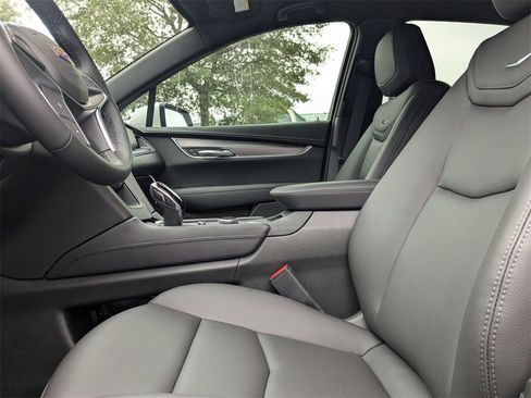 New 2026 Cadillac XT5 Luxury w/ LPO, Floor Liner Package image 23