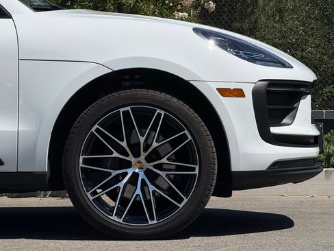 Used 2026 Porsche Macan AWD/4WD image 12