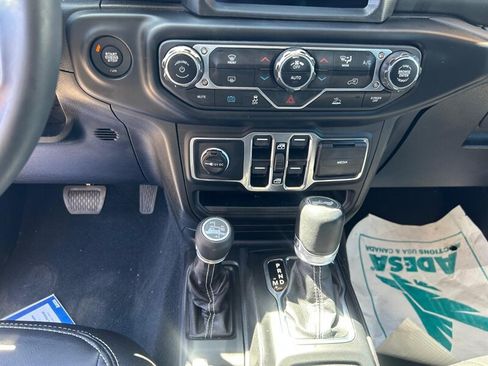 Used 2023 Jeep Wrangler Unlimited Sahara AWD/4WD image 30