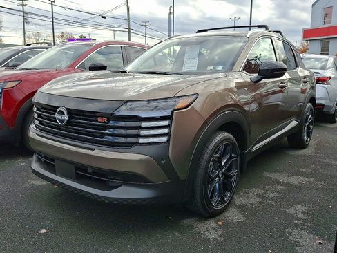 New 2026 Nissan Kicks SR w/ Cold Weather Package image 3