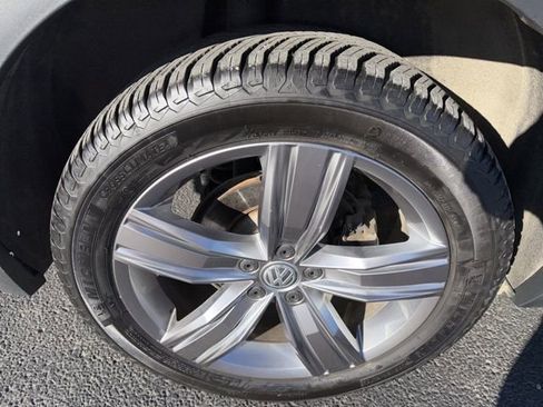 Used 2020 Volkswagen Tiguan SEL image 30