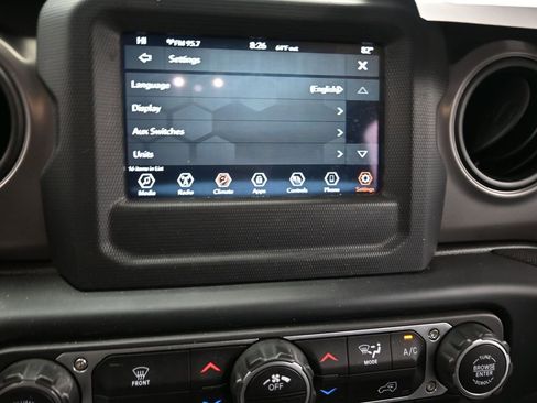 Used 2023 Jeep Gladiator Sport AWD/4WD image 10