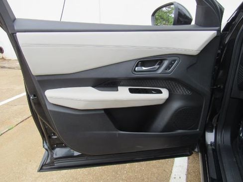 Used 2023 Nissan Ariya FWD image 15