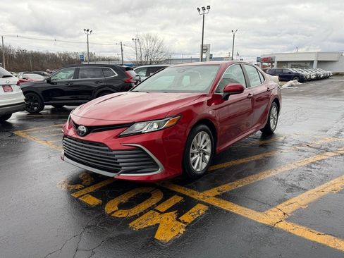 Used 2024 Toyota Camry LE image 9