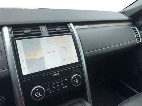 Used 2023 Land Rover Discovery Metropolitan Edition image 25