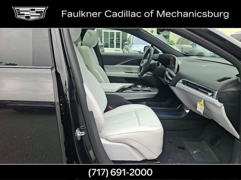 New 2025 Cadillac Lyriq Luxury image 18