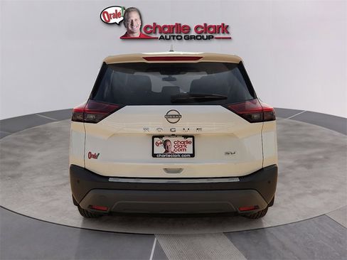 Used 2023 Nissan Rogue SV image 4