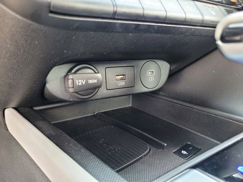 Used 2024 Hyundai Elantra Limited image 20