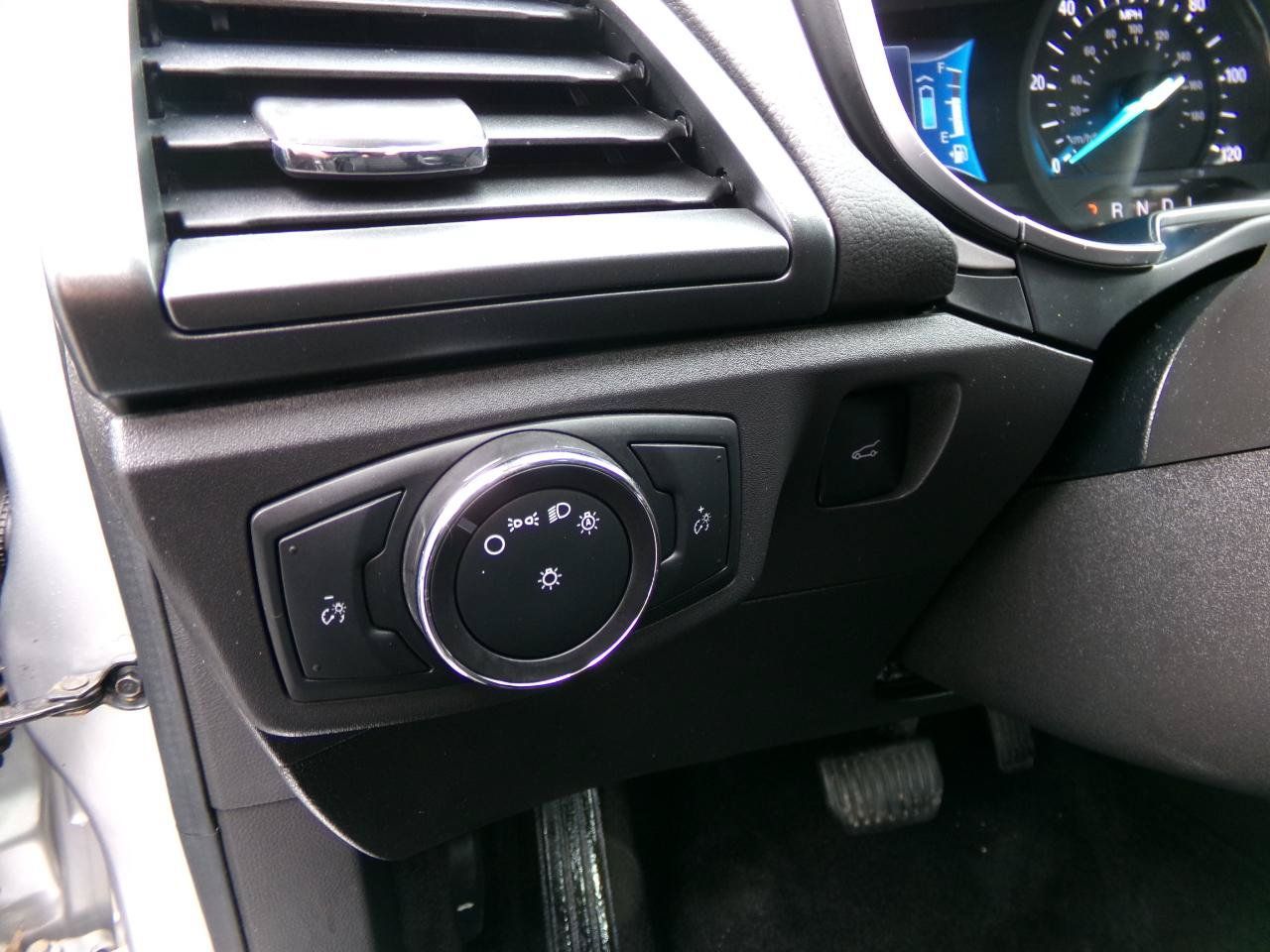 Used 2014 Ford Fusion SE FWD image 15