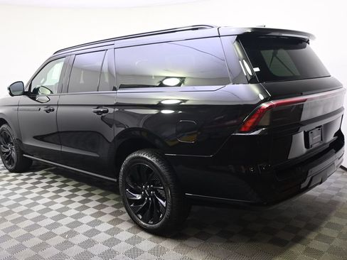 New 2026 Lincoln Navigator L Reserve AWD/4WD image 3