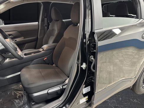 Used 2025 Nissan Kicks S image 4