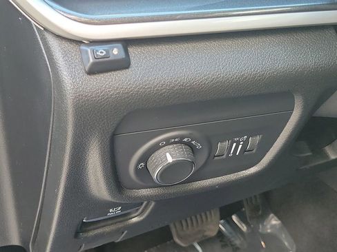 Used 2021 Jeep Grand Cherokee L Laredo w/ Luxury Tech Group I image 30