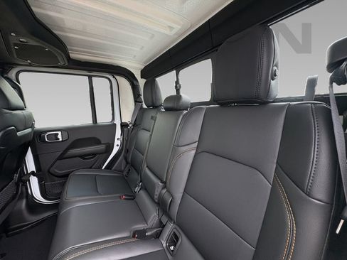 New 2026 Jeep Gladiator Sport AWD/4WD image 4