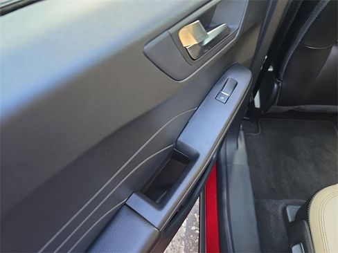 Used 2022 Ford Escape SEL image 9