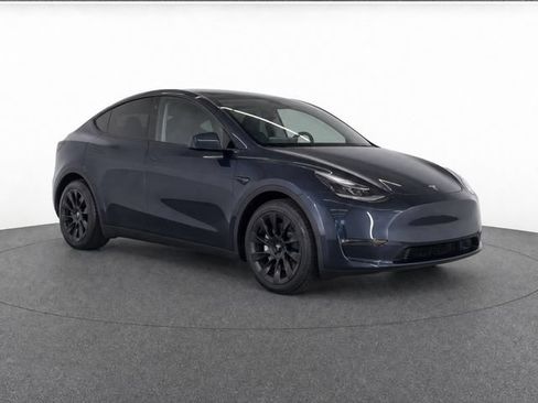 Used 2024 Tesla Model Y 2WD image 2