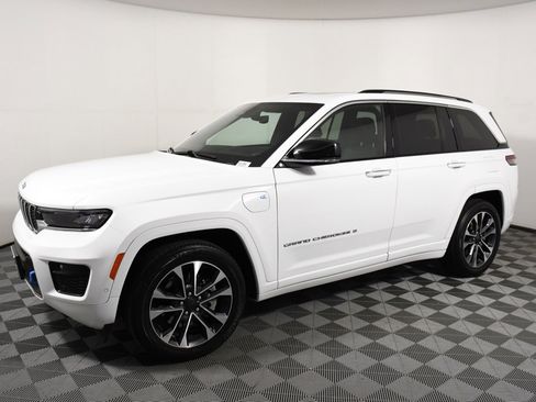 Used 2023 Jeep Grand Cherokee Overland image 2