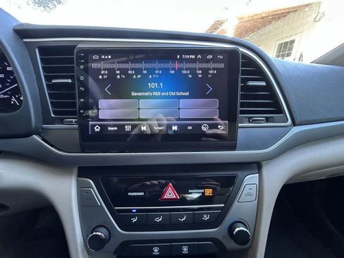 Used 2017 Hyundai Elantra SE w/ Cargo Package image 17