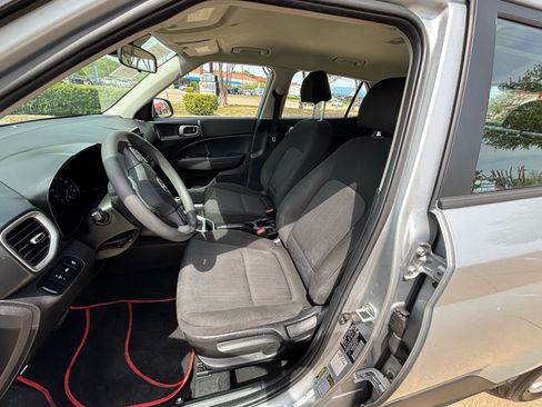 Used 2021 Hyundai Venue SE image 14